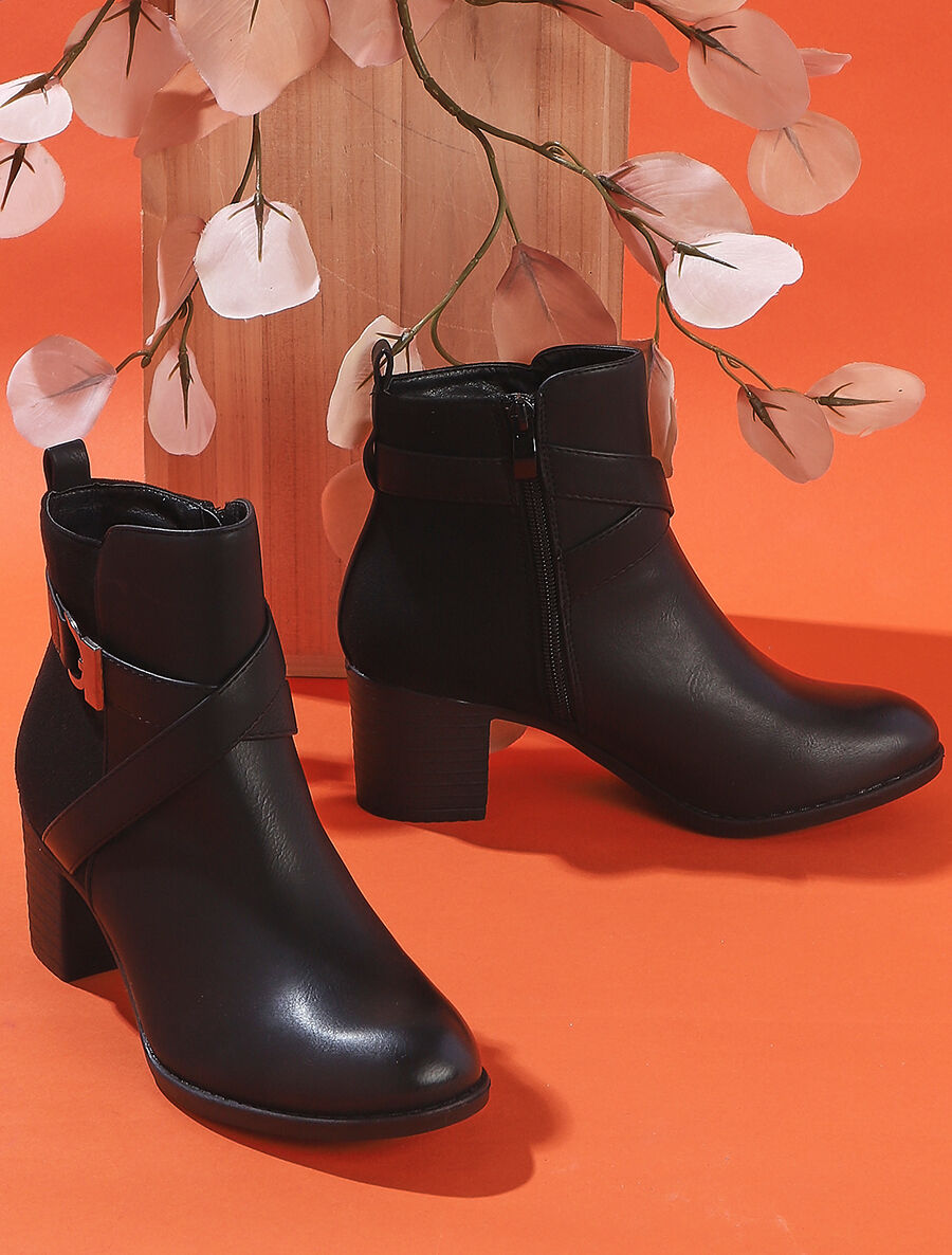 Bottines à talon et sangles croisées - Noir - 5